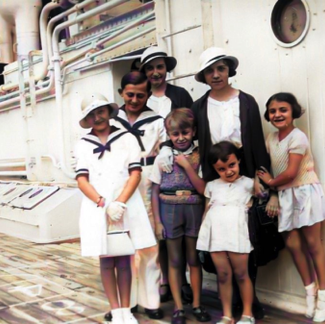 15 Août 1933 - A bord du Marrakech -
Yves Christiane et Jacqueline